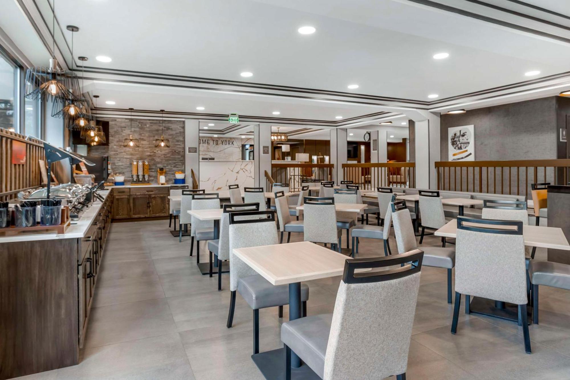 Best Western Plus Heritage Rail Inn & Suites Йорк Экстерьер фото