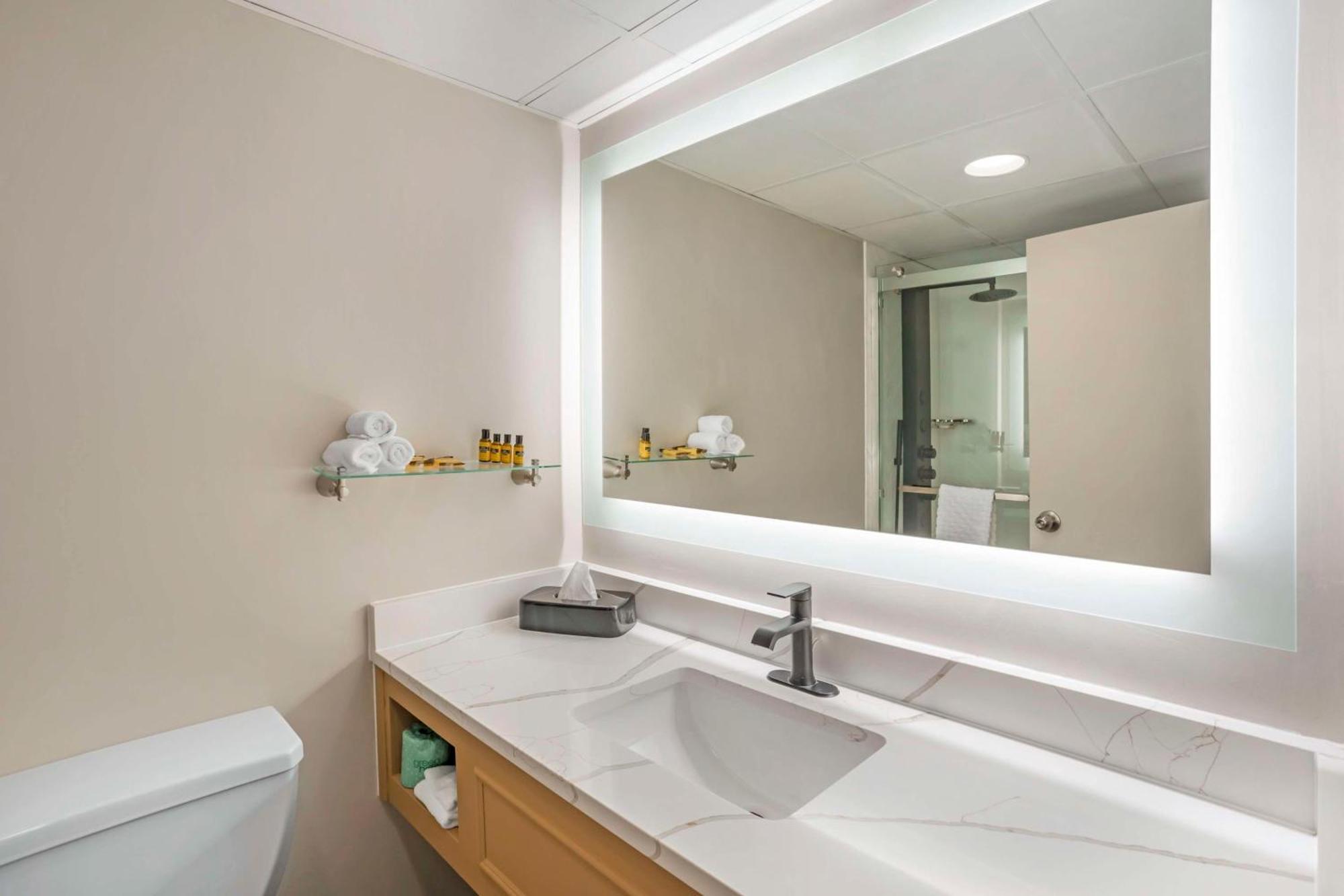 Best Western Plus Heritage Rail Inn & Suites Йорк Экстерьер фото