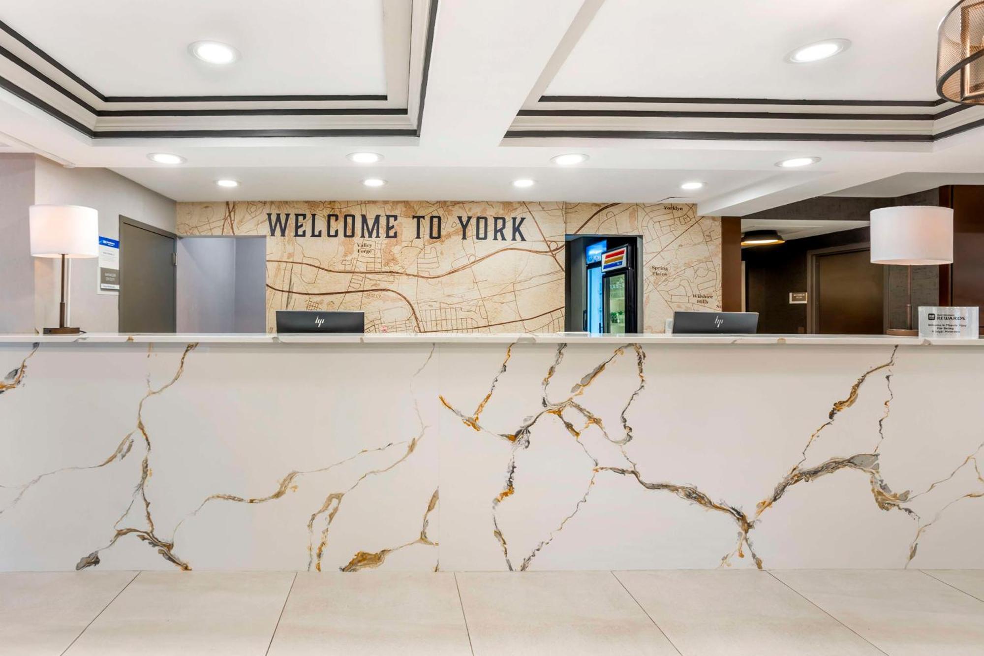 Best Western Plus Heritage Rail Inn & Suites Йорк Экстерьер фото