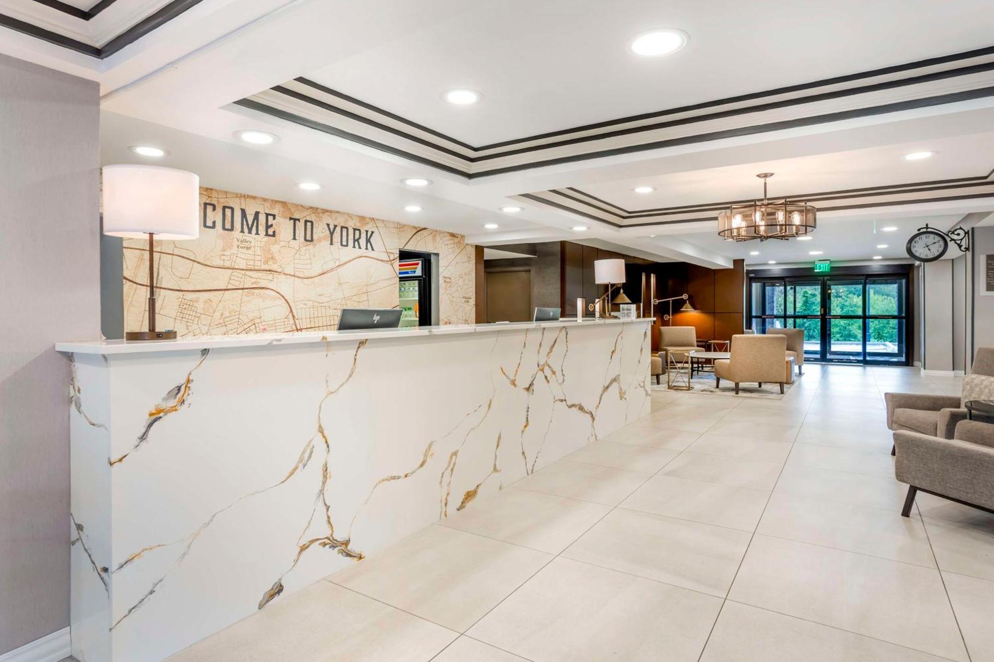 Best Western Plus Heritage Rail Inn & Suites Йорк Экстерьер фото