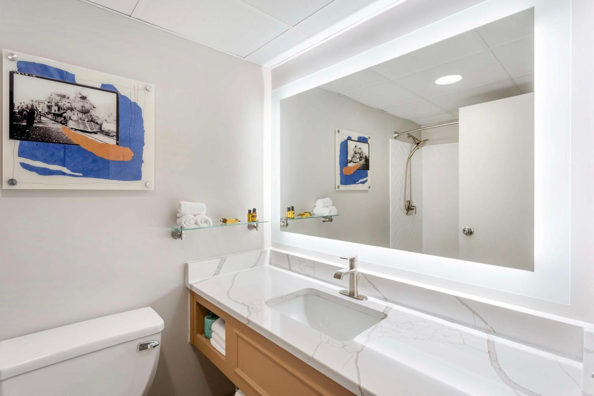Best Western Plus Heritage Rail Inn & Suites Йорк Экстерьер фото