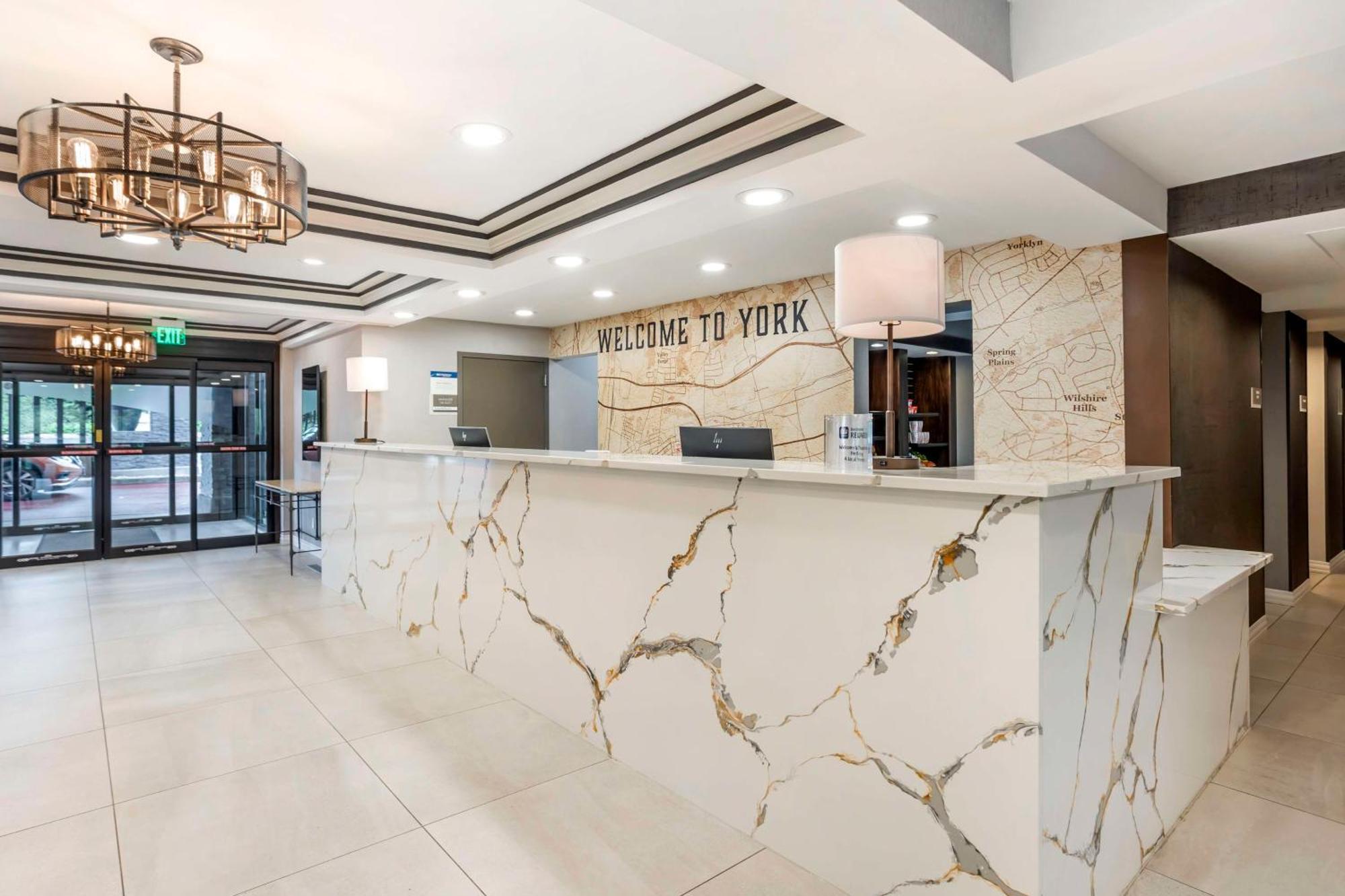 Best Western Plus Heritage Rail Inn & Suites Йорк Экстерьер фото