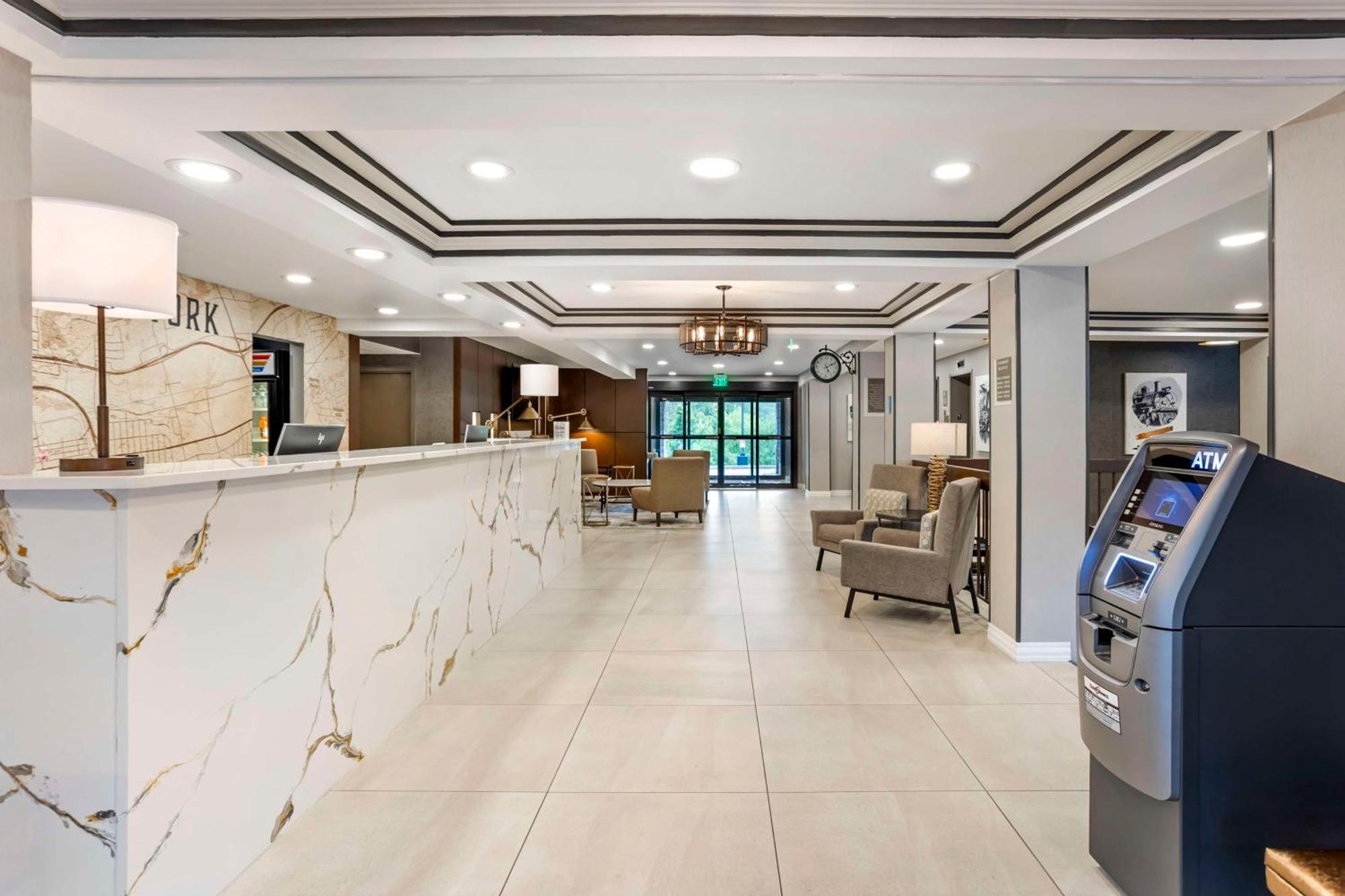Best Western Plus Heritage Rail Inn & Suites Йорк Экстерьер фото