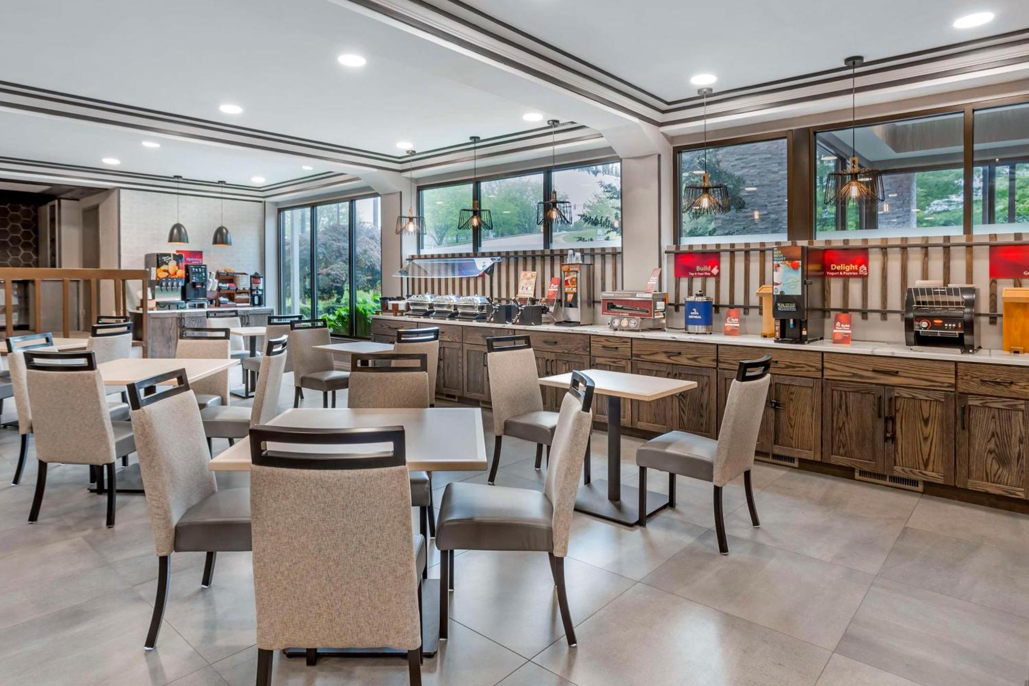 Best Western Plus Heritage Rail Inn & Suites Йорк Экстерьер фото